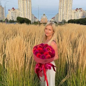 Букет із жоржин "Багряне сонце"