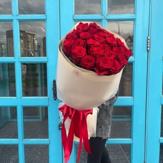 Букет из 25 роз Фридом