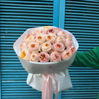 Букет із 25 троянд Крем Експрешн