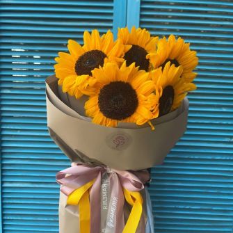 Bouquet with sunflowers