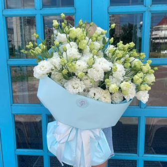 Букет білих еустом