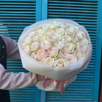 Букет із 51 білої троянди Вайт Охара