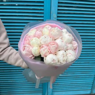 Букет из голландских пионов