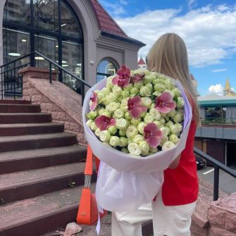 Bouquet of Snow World spray roses and orchids
