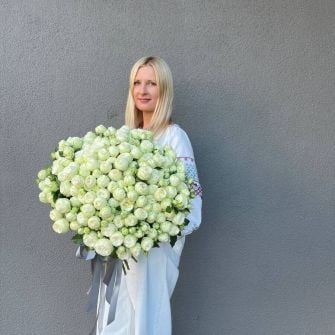 Bouquet of 51 Snow World spray roses