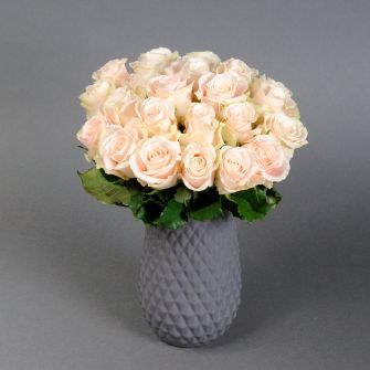 Rose Sharman 25 st in a vase