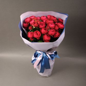 Букет из 7 пионовидных роз Черри Трендсеттер