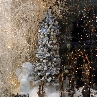 Ялинка новорічна з прикрасами-2