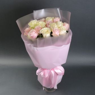 15 троянд Мондіаль та Пінк Мондіаль