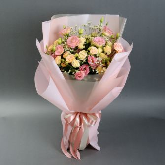 Букет еустом і троянд