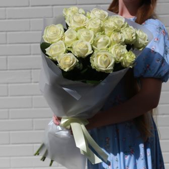 Букет из 15 роз Аваланч