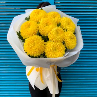 Bouquet of yellow XL chrysanthemums