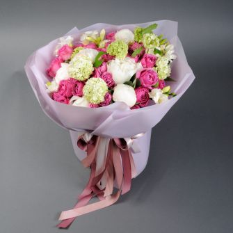 Букет "Суфле" с белыми пионами