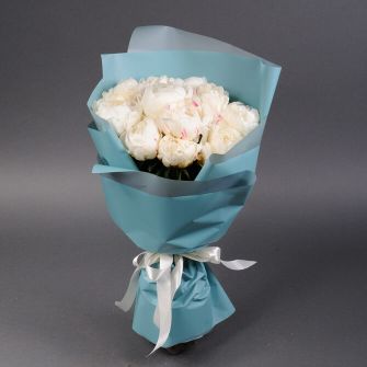 Bouquet of 11 white peonies