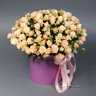 Composition with Elena spray roses