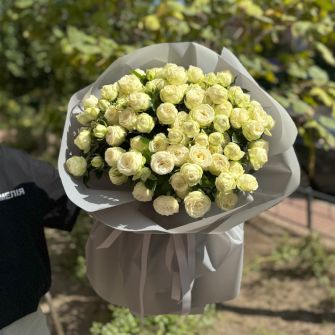 Букет из 13 роз Сноу Волд