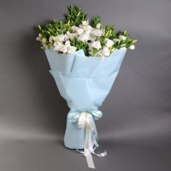 Bouquet of white eustomas