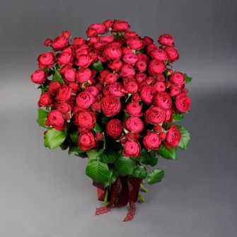 Bouquet of 13 Cherry Trendsetter spray roses