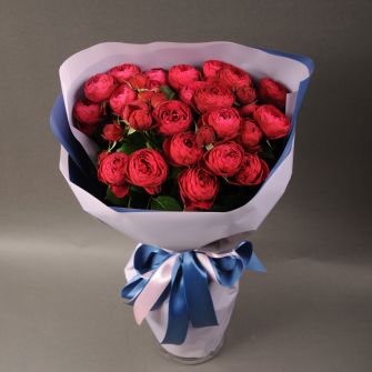 Букет из 5 вишневых роз спрей Черри Трендсеттер