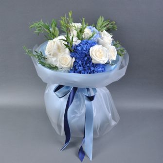 Букет гортензий и роз Плая Бланка