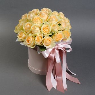 Composition with Peach Avalanche roses