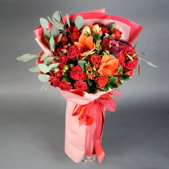 Мужской букет с амариллисами и розой