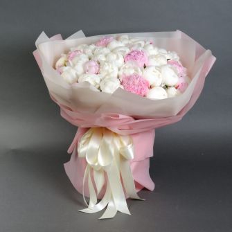 Букет 51 білий і рожевий піон