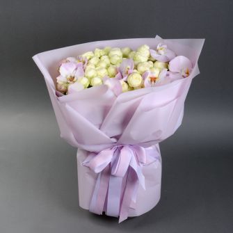 Bouquet of Snow World spray roses and orchids