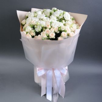 Букет из роз Софи спрей и эустомы