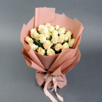 Букет із 25 троянд Шарман