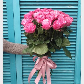 Букет із 25 рожевих троянд Кантрі Блюз