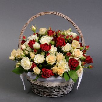 Basket of roses spray mix