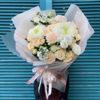 Букет "Софі" з трояндами спрей і хризантемами