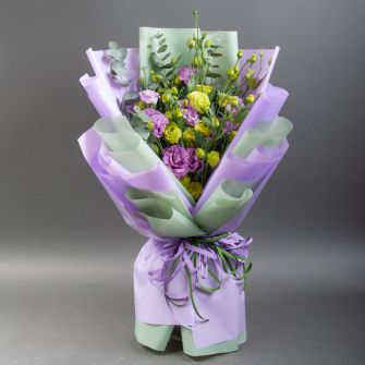 Букет лавандових і лаймових еустом