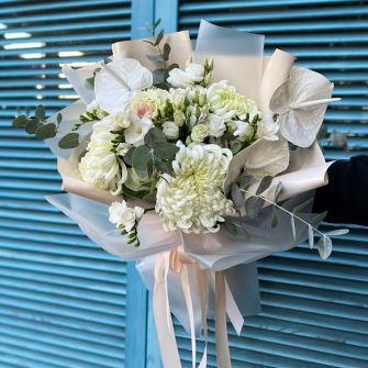 Букет с антуриумом "Арктик"