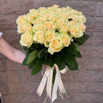 Букет из 33 роз Пич Аваланч