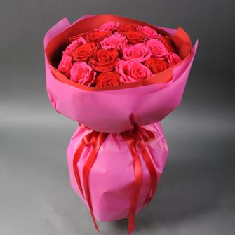Bouquet of 25 roses Pink Expression and Hot Explorer