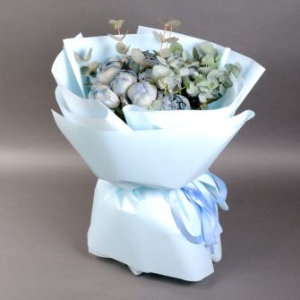 Букет голубых пионов