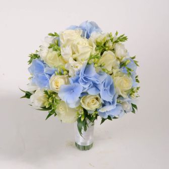 Букет невесты с голубой гортензией