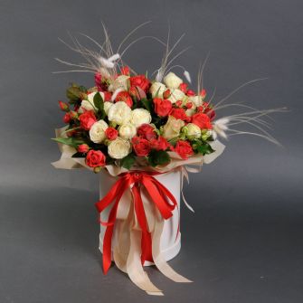 Composition with mix of spray roses