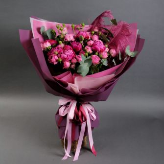 Букет півоній і троянд