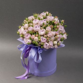 Подарункова композиція в капелюшній коробці з трояндами Лавандер Бабблз