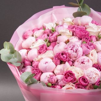 Букет из роз и пионов "Барби"