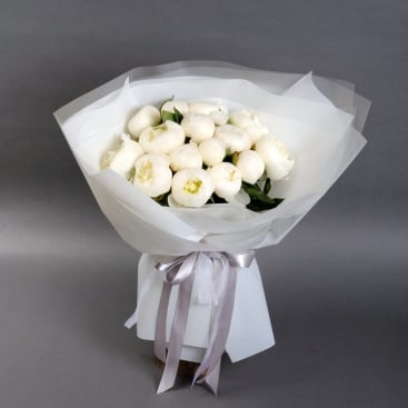 Bouquet of white peonies
