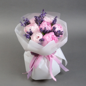 Букет півоній та лаванада