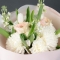 Букет Білосніжний матіола, діантус, тюльпан та ранункулюс - Фото 3
