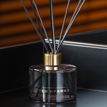 Diffuser with chopsticks