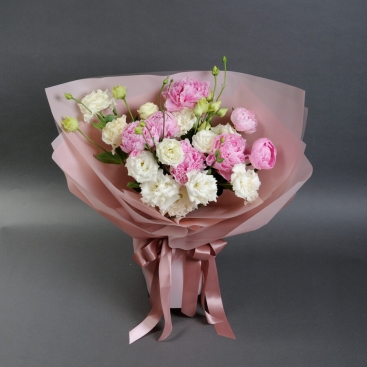 Букет півоній та еустом