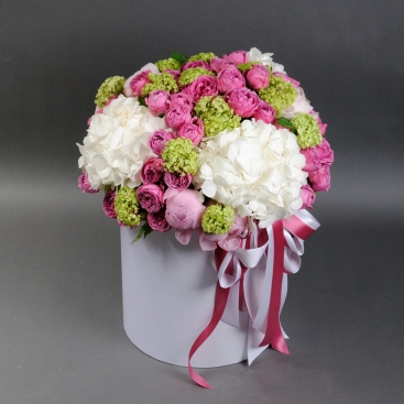 Композиция в шляпной коробке