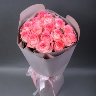Букет з 15 троянд Джумілія